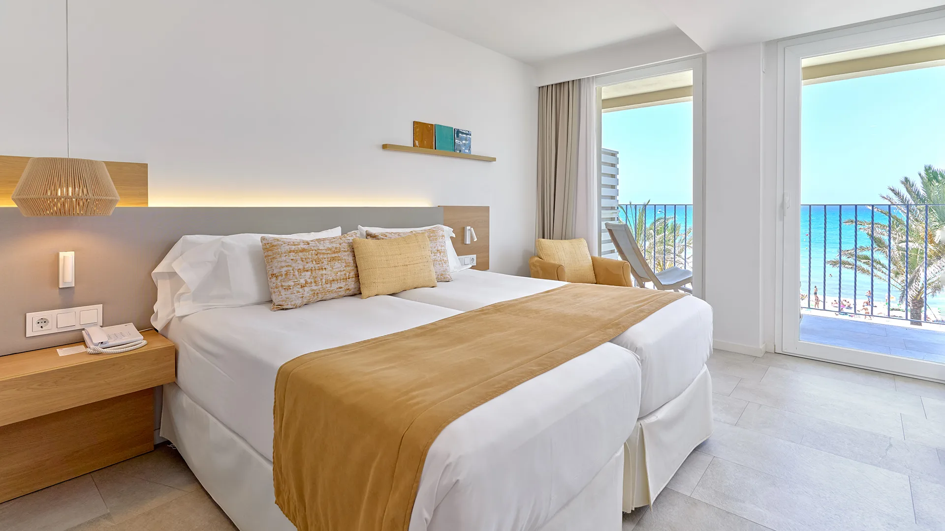 Habitación Doble vista mar frontal superior en Hotel MYSEAHOUSE Flamingo Habitación Doble vista mar frontal superior con balcon en Hotel MYSEAHOUSE Flamingo