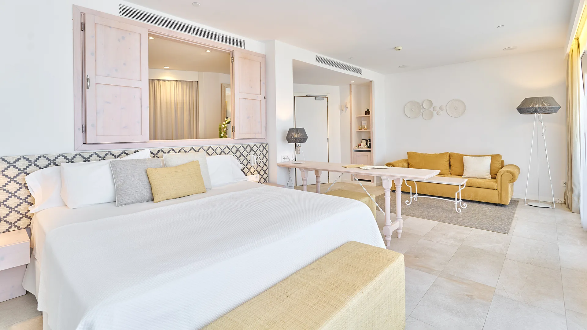 Junior Suite room at Hotel MYSEAHOUSE Flamingo Junior Suite room at Hotel MYSEAHOUSE Flamingo